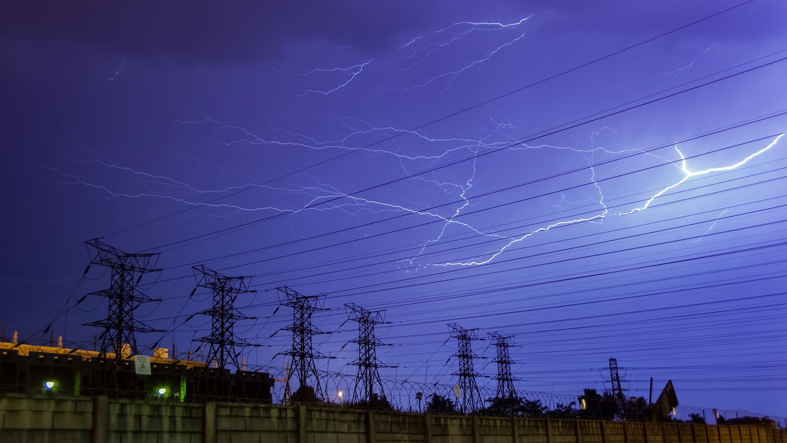 Extreme Weather Events in Power Network